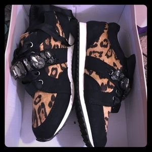NIB Just Fab Leopard Tennis Shoes Size 7
